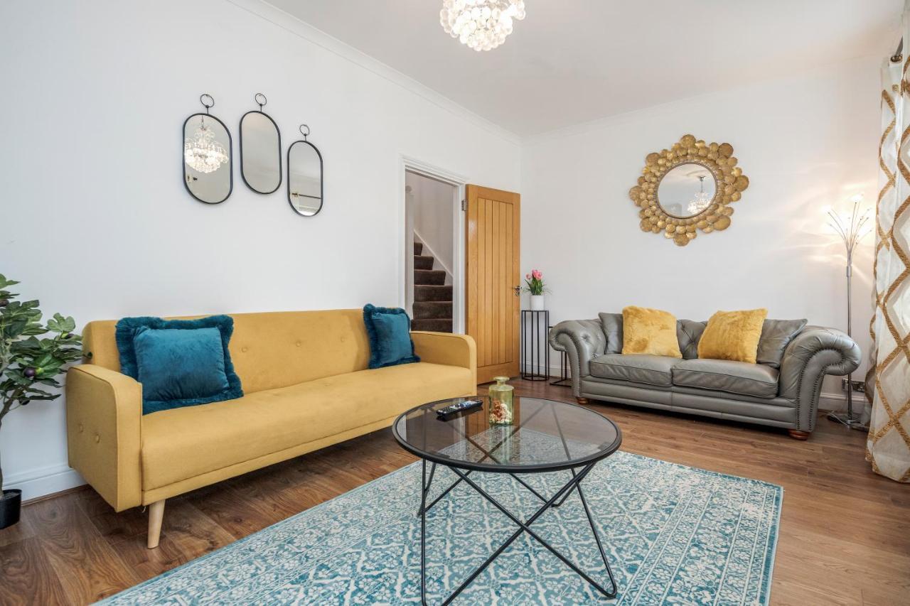 Entire Lovely Family Home With Parking, Wifi, Netflix, Self Check-In Londra Esterno foto